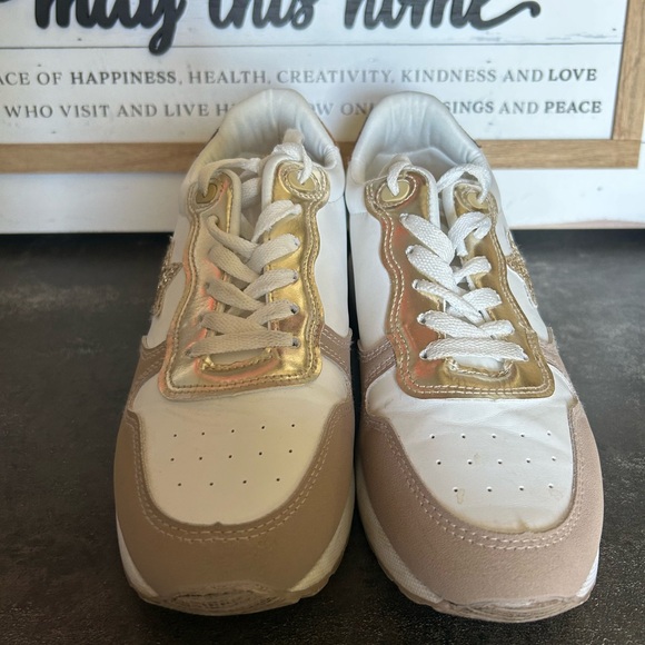 Shoes - Picture 2 of 6